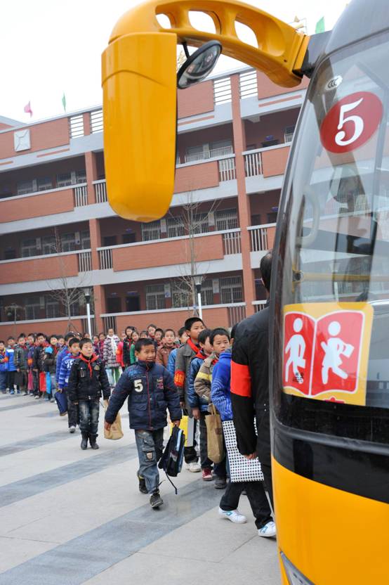 平安前行十年路 ——洪湖市平安校车服务有限公司运营十年记 平安前行十年路 ——洪湖市平安校车服务有限公司运营十年记