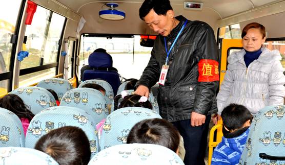 平安前行十年路 ——洪湖市平安校车服务有限公司运营十年记 平安前行十年路 ——洪湖市平安校车服务有限公司运营十年记