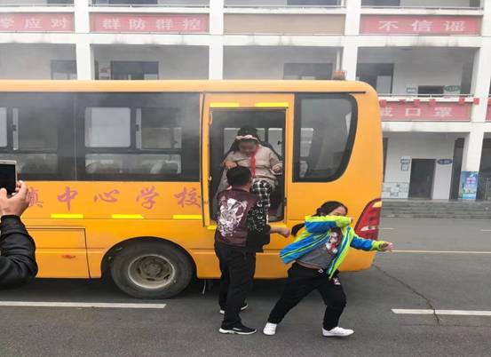 平安前行十年路 ——洪湖市平安校车服务有限公司运营十年记 平安前行十年路 ——洪湖市平安校车服务有限公司运营十年记