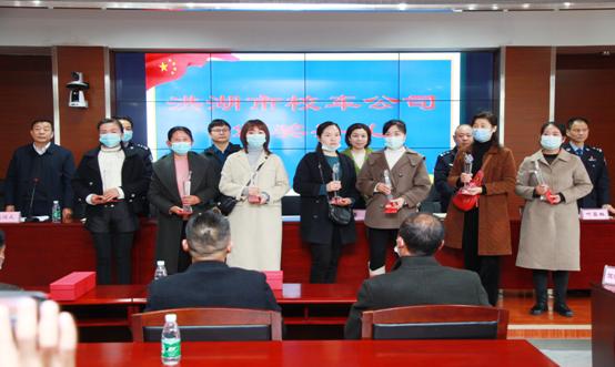 平安前行十年路 ——洪湖市平安校车服务有限公司运营十年记 平安前行十年路 ——洪湖市平安校车服务有限公司运营十年记